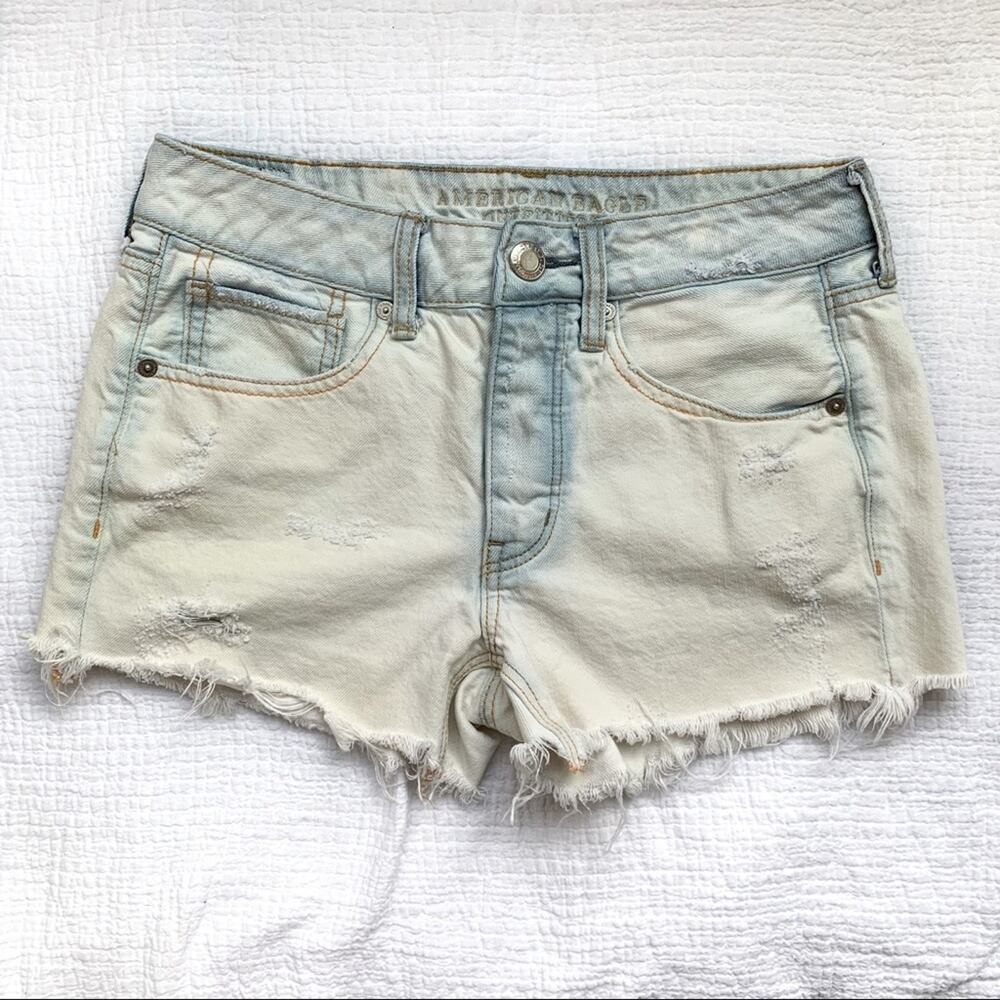 American Eagle White Distressed Tomgirl Acid Wash Raw Hem Shorts Size 2